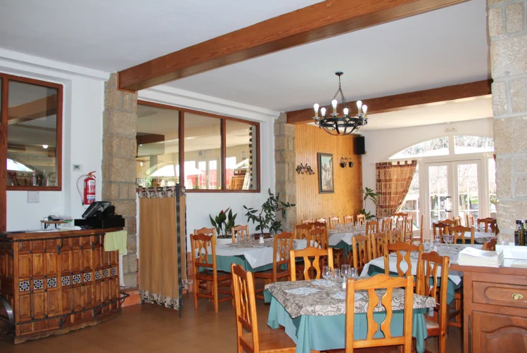 Restaurante Cuevas del Águila Arenas de San Pedro, Ávila, Valle del Tiétar sur de Gredos
