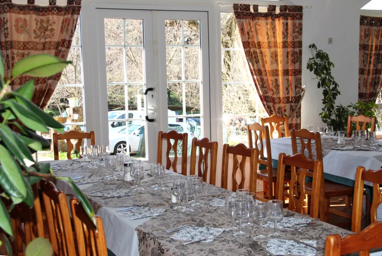 Restaurante Cuevas del Águila Arenas de San Pedro, Ávila, Valle del Tiétar sur de Gredos