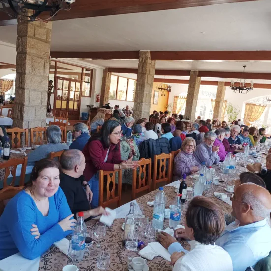 Recibimos excursiones para ver las Cuevas del Águila y pueden optar por diez tipos de menús a precios muy económicos