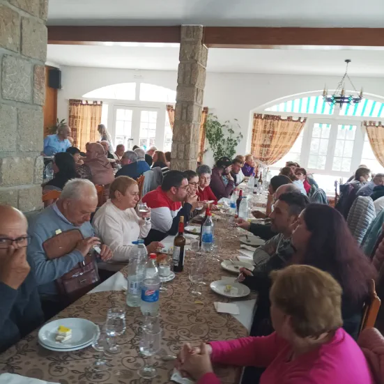 Recibimos excursiones para ver las Cuevas del Águila y pueden optar por diez tipos de menús a precios muy económicos