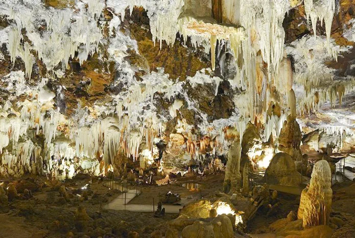 Visitas y horarios Cuevas del Águila