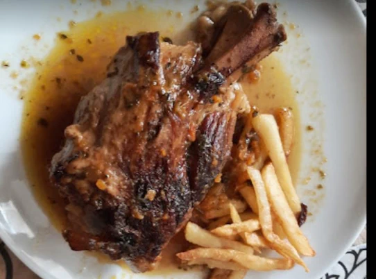 Restaurante Asador Cuevas del Águila: gastronomía de Gredos en Arenas de San Pedro