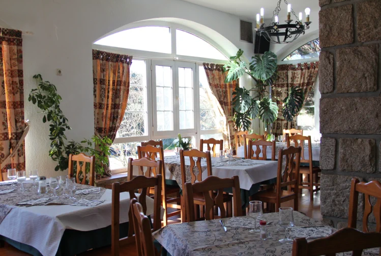 Restaurante Cuevas del Águila Arenas de San Pedro, Ávila, Valle del Tiétar sur de Gredos